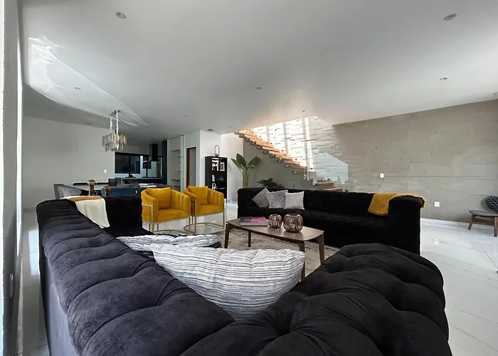 Private La Roma House With Rooftop & Firepit Ferienhaus *