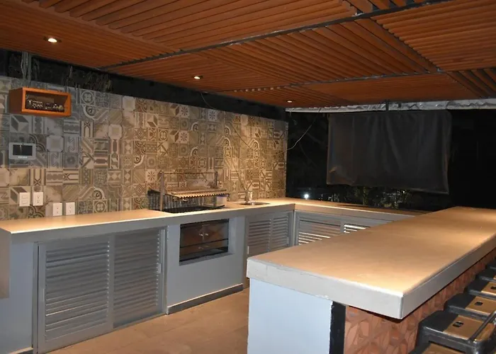 Private La Roma House With Rooftop & Firepit Ferienhaus